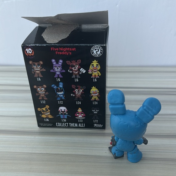 Funko Five Nights at Freddy's 10 Anniversary Mystery Mini Withered Bonnie vynil - Picture 3 of 5